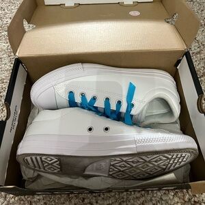 White leather converse sneakers